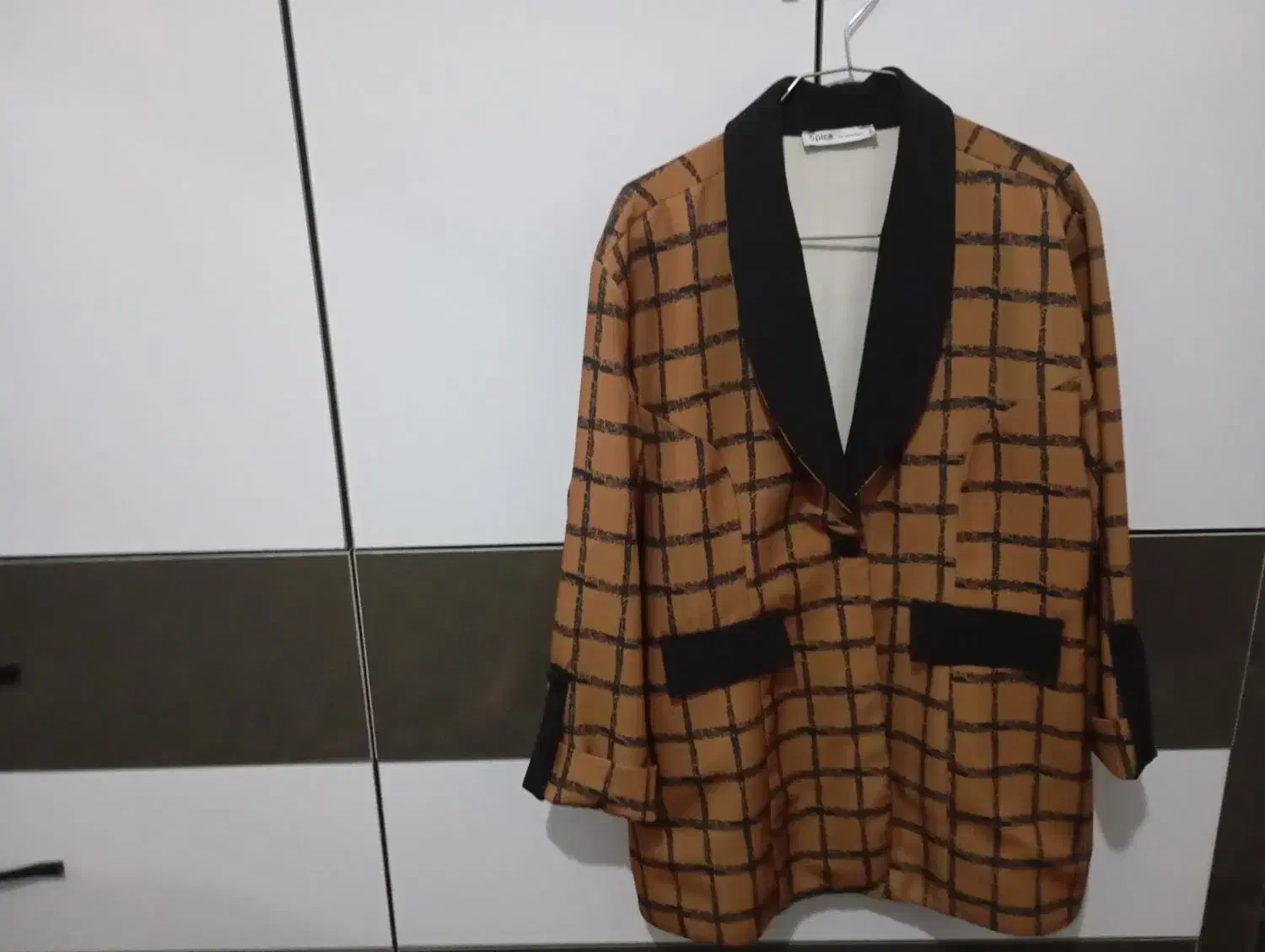 لباس|لباس|فامنین, |دیوار