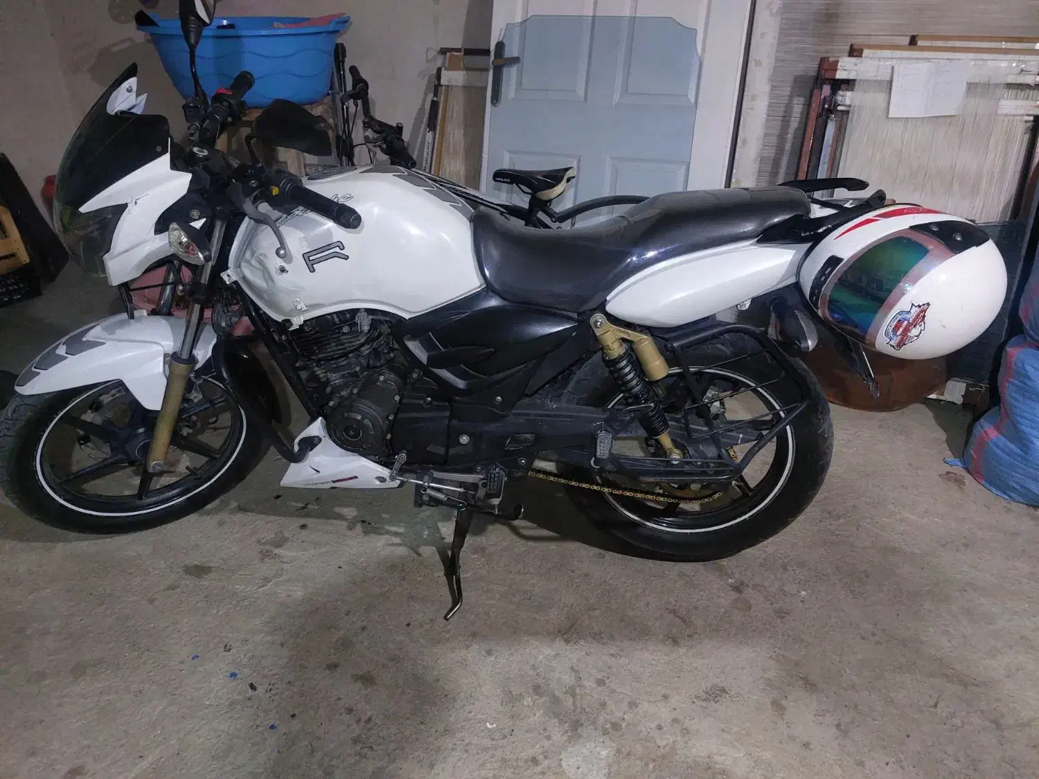 اپاچی 180|موتورسیکلت|شاهین دژ, |دیوار