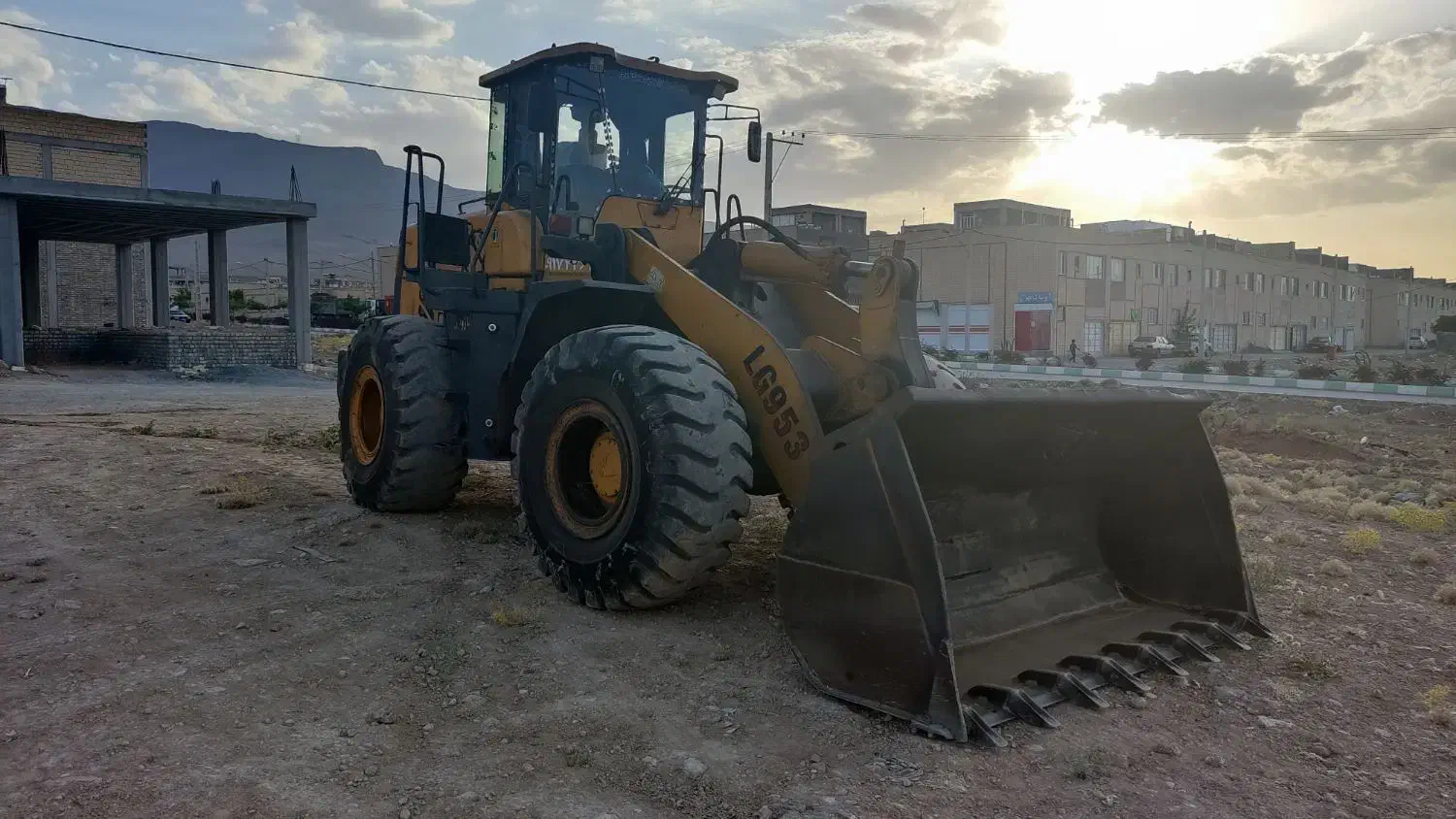 لودر الجی ۹۵۳زدل پنجاه پنج تن مدل ۲۰۱۳|خودرو سنگین|فولادشهر, مدیسه|دیوار