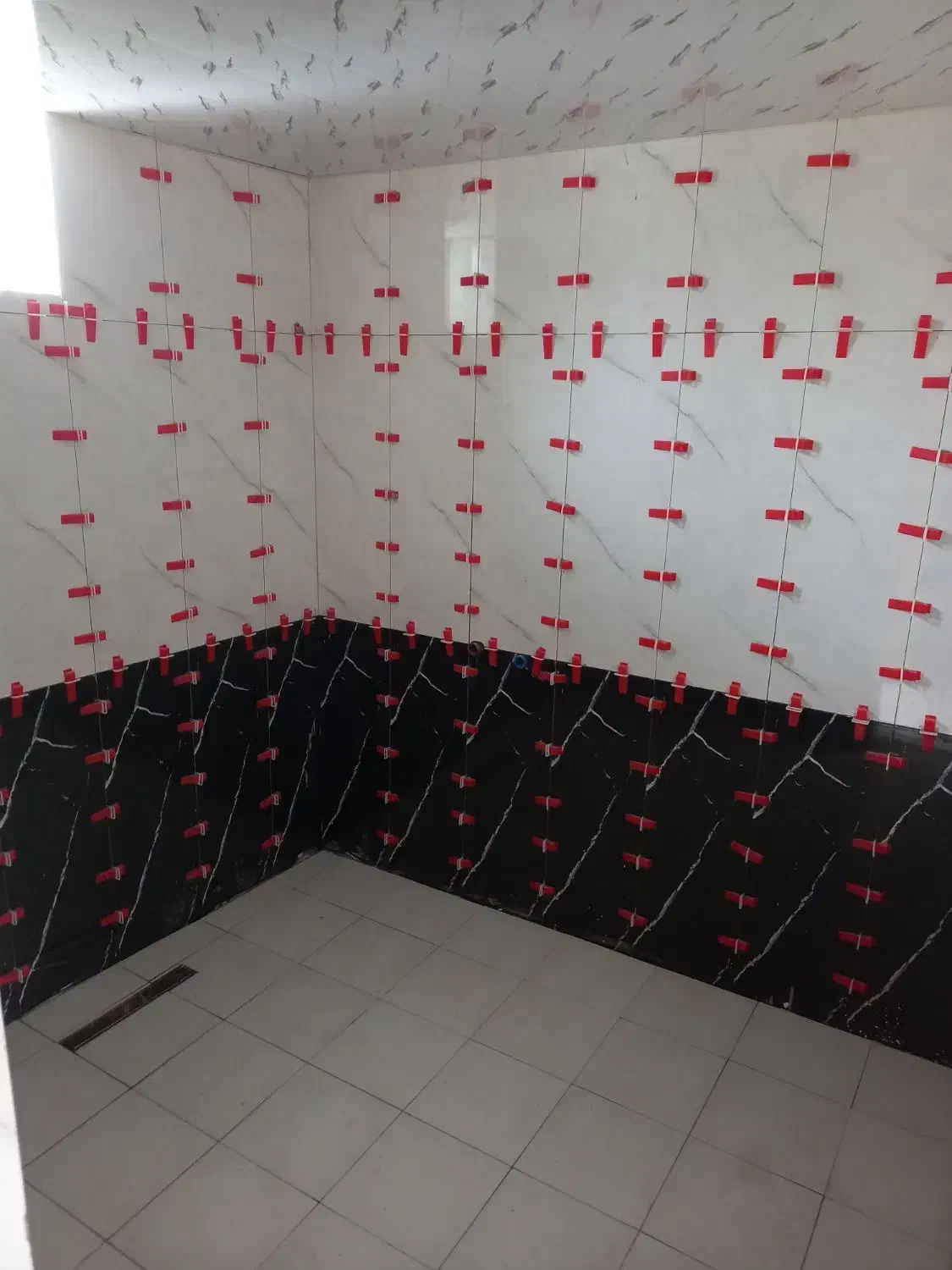 کاشیکار.نصب بروز کاشی وسرامیک ب روش دوغابی وچسبی|خدمات پیشه و مهارت|صومعه‌سرا, |دیوار