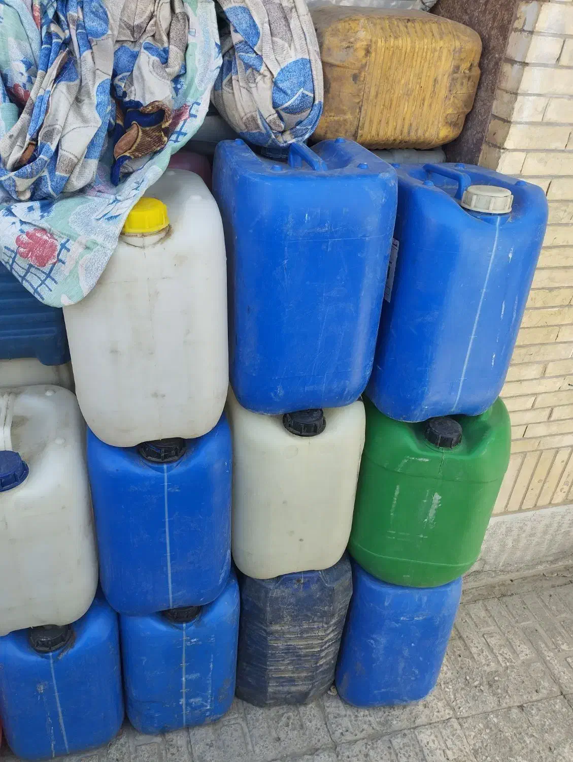 گالن 20 خارجی|ظروف نگهدارنده، پلاستیکی، یکبارمصرف|زاهدان, |دیوار