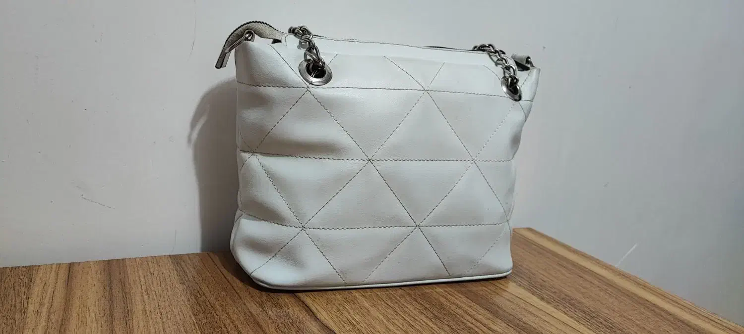 تمیز و سالم|کیف، کفش، کمربند|بروجرد, |دیوار