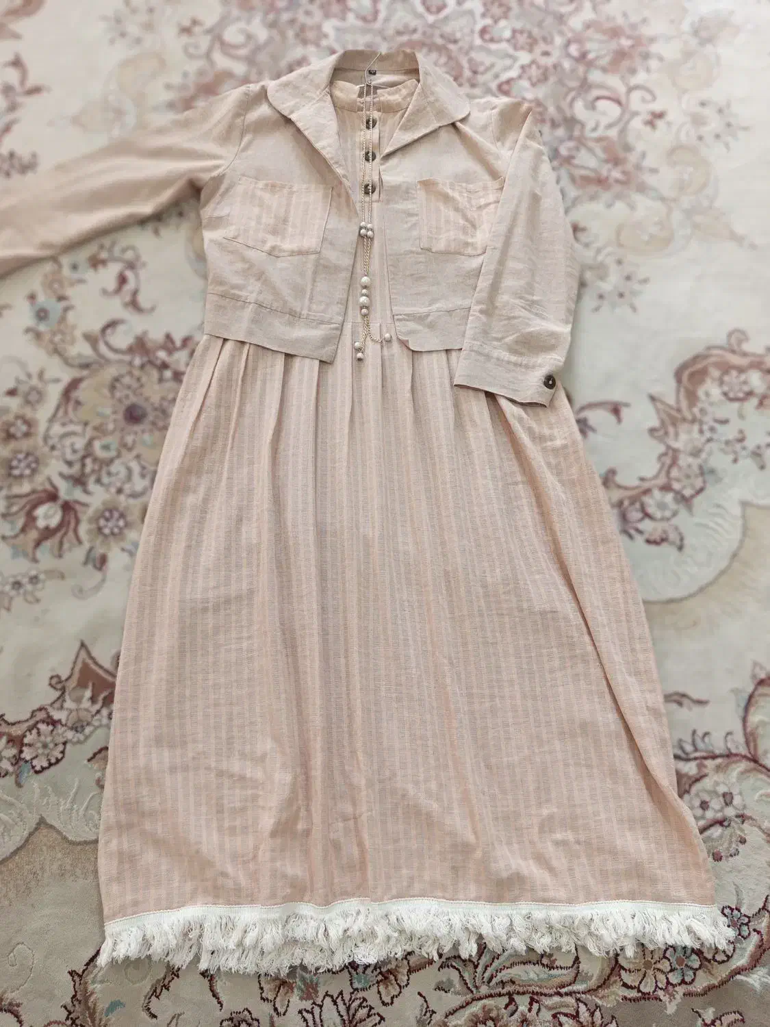 کت و سارافون|لباس|صحنه, |دیوار