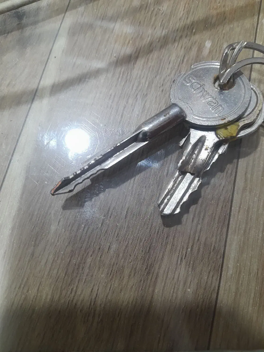 کلید پیدا کردم|اشیا|لیکک, |دیوار