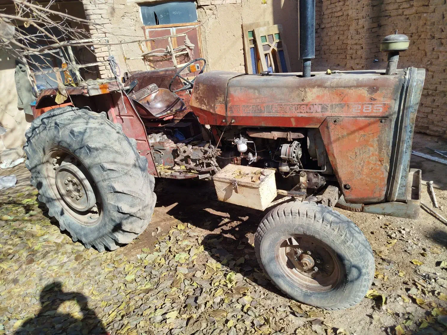 تراکتور فرگوسن|خودرو سنگین|بروجن, |دیوار