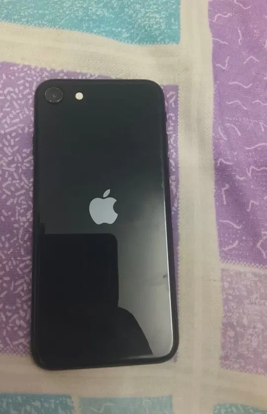 iPhone se2022|موبایل|شیراز, سینما سعدی|دیوار