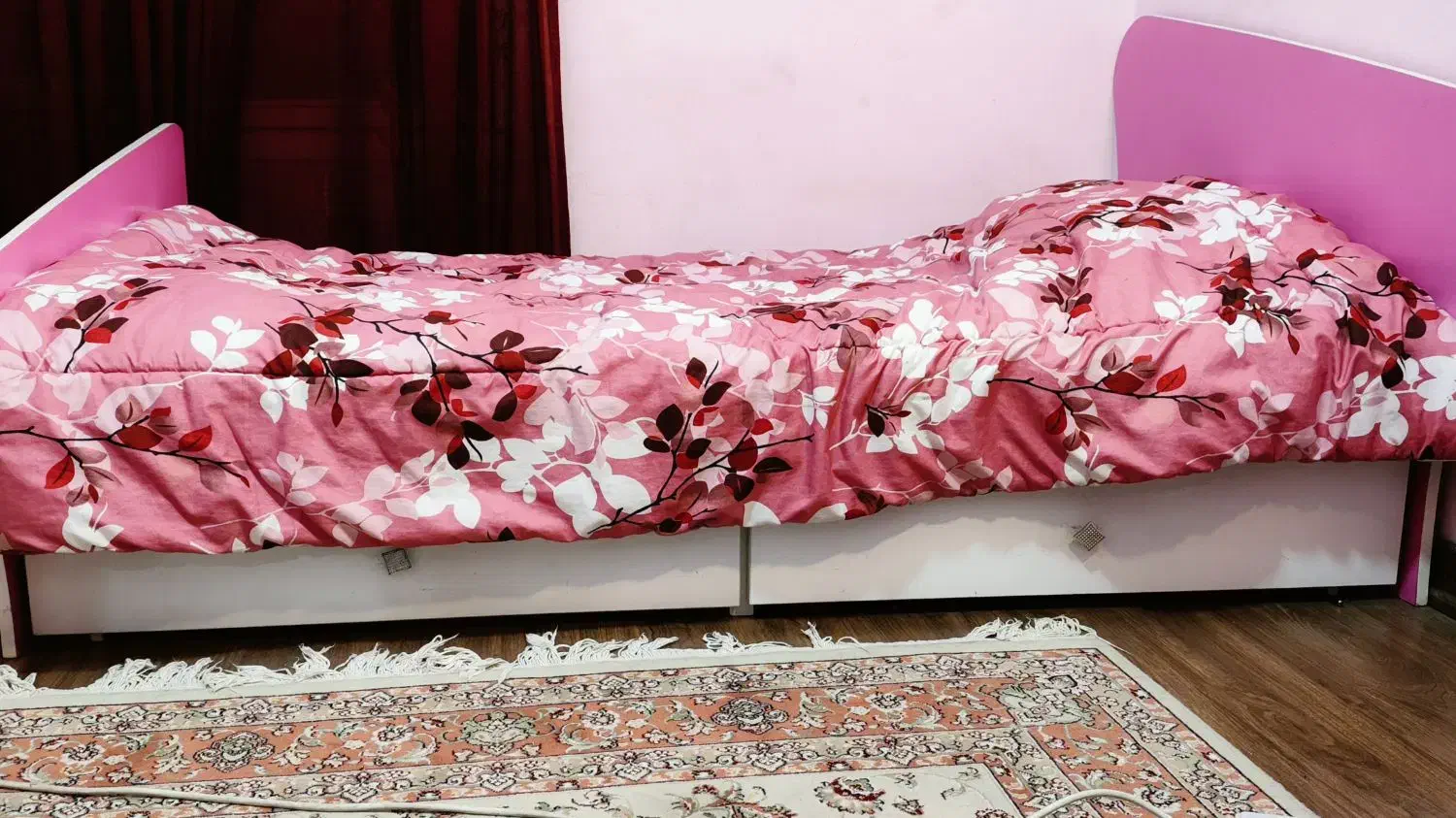 میز تحریر کمد و تخت بسیار محکم و تمیز|تخت و سرویس خواب|تهران, سازمان آب|دیوار