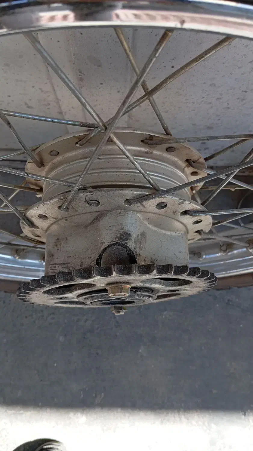 چرخ عقب و کمک عقب جلو موتور تخت|قطعات یدکی و لوازم جانبی|سنندج, |دیوار