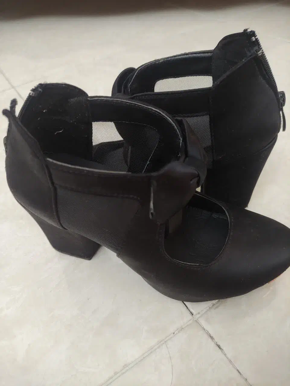 مجلسی|کیف، کفش، کمربند|میانه, |دیوار