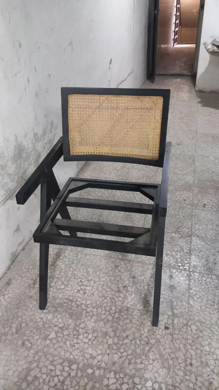 صندلی چوبی حصیری|میز و صندلی غذاخوری|پردیس, سیاه سنگ|دیوار