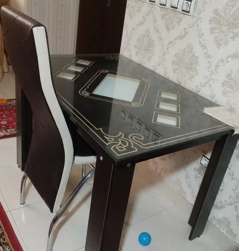 میز ناهار خوری به همراه دو عدد صندلی|میز و صندلی غذاخوری|سهند, |دیوار