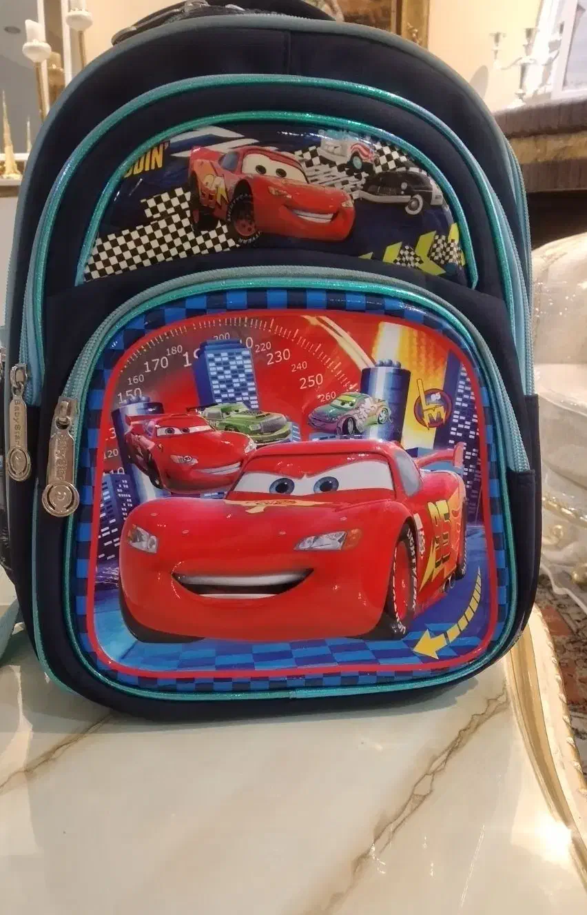 کوله پشتی به همراه لوازم تحریر|لوازم التحریر|رشت, چله خانه|دیوار