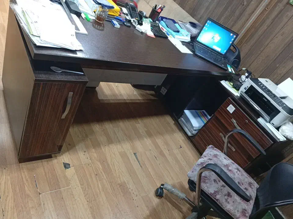 میز مدیریتی و مبل ۷ نفره|مبلمان اداری|تهران, شهرک هما|دیوار