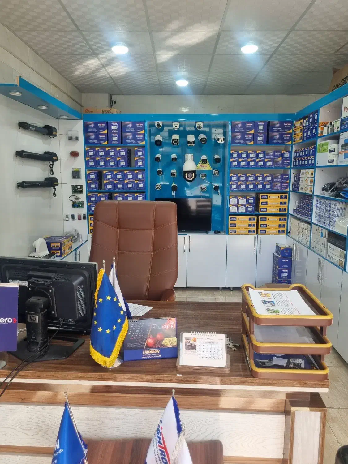 نیازمند همکار خانم|استخدام بازاریابی و فروش|ایرانشهر, |دیوار