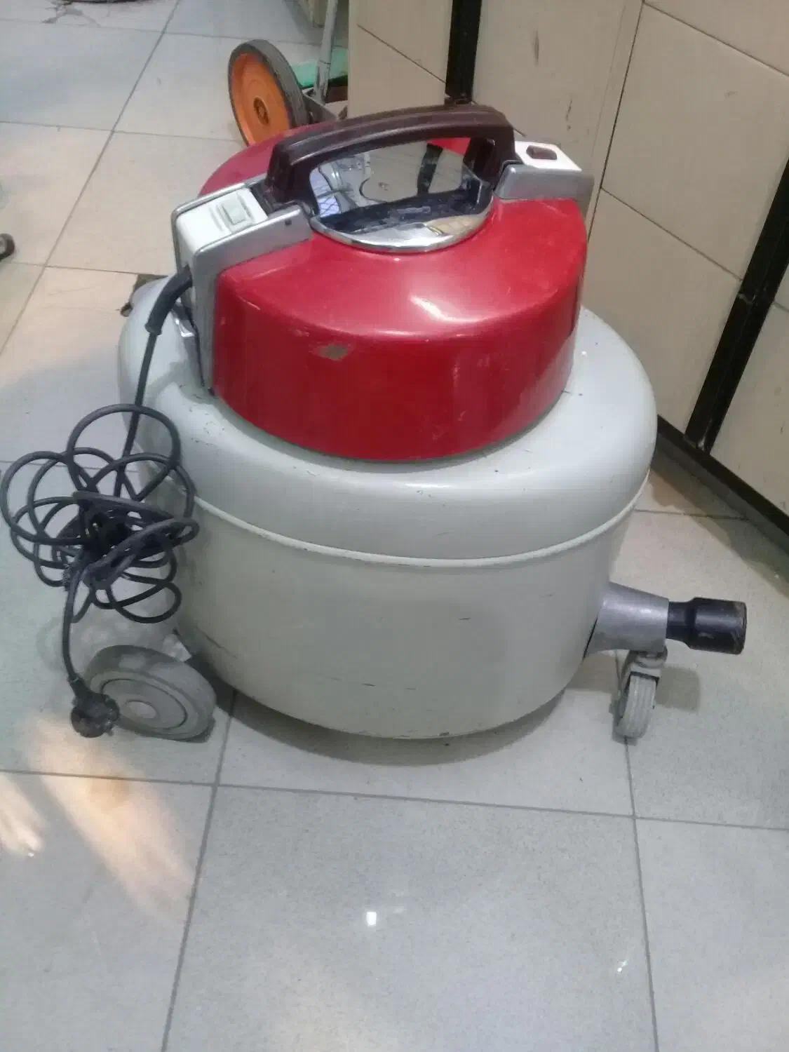 جارو برقی آنتیک SIEMENS آلمان|کلکسیون اشیاء عتیقه|اسلامشهر, مظفریه|دیوار