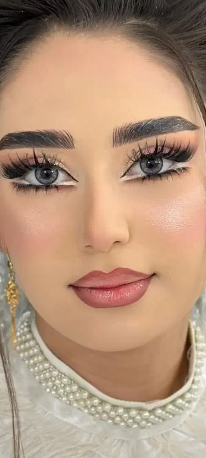 مرکز تخصصی میکاپ و شنیون عروس|خدمات آرایشگری و زیبایی|پرند, فاز ۲|دیوار