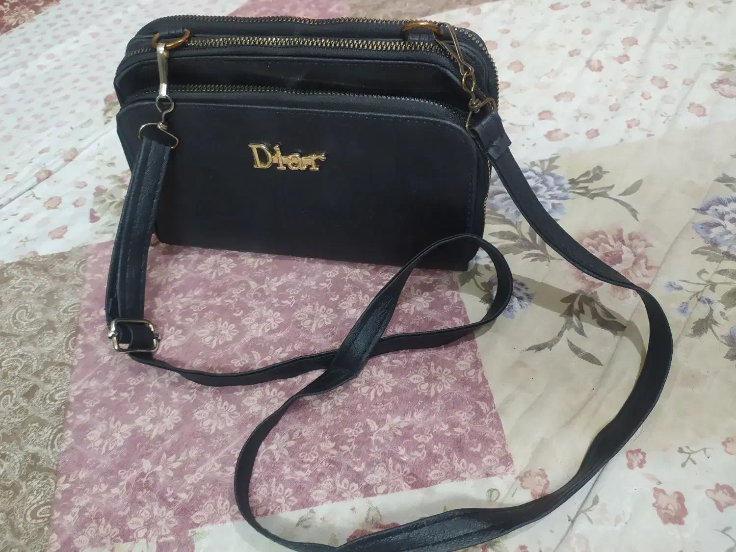 کیف مجلسی|کیف، کفش، کمربند|مشهد, کوشش|دیوار