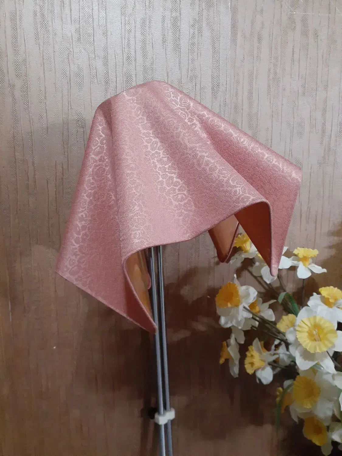 آباژور|چراغ خواب و آباژور|ری, شهادت|دیوار