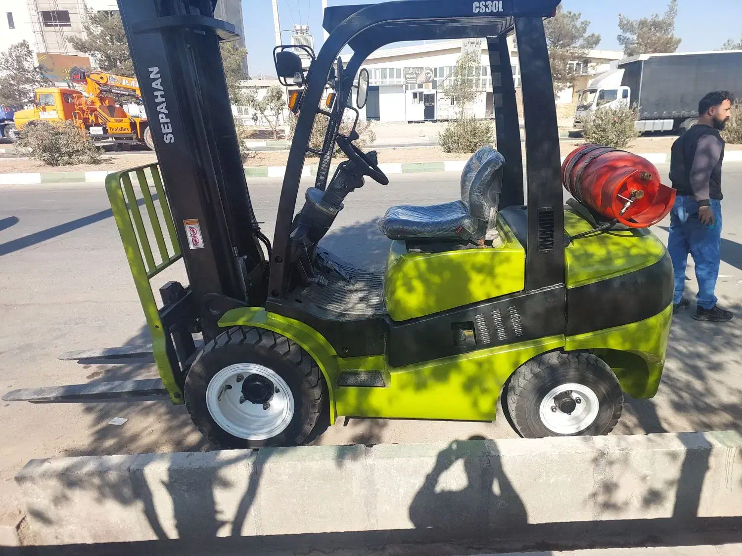 سپاهان کلارک ۳ تن با دکل استثنایی|ماشینآلات صنعتی|رباطکریم, شهرک صنعتی پرند|دیوار