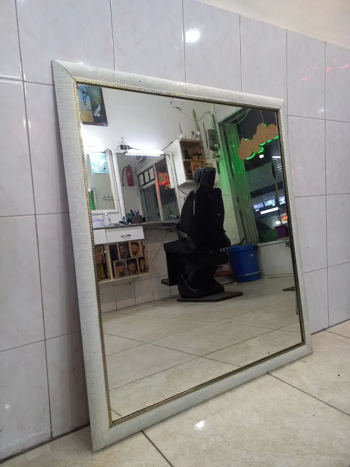 آیینه بزرگ|آینه|همدان, |دیوار