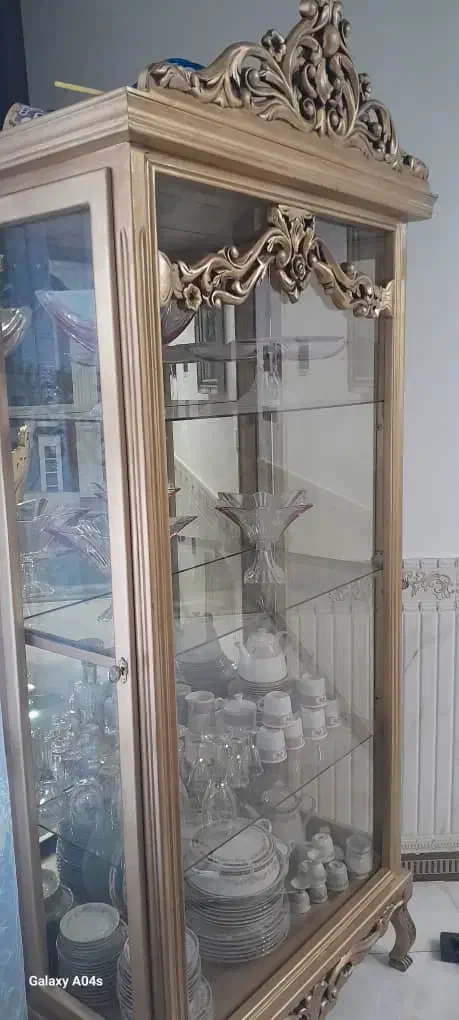 دوعددبوفه یکی طلایی رنگ،یکی قهوه ای.|بوفه، ویترین، کنسول|ملایر, |دیوار