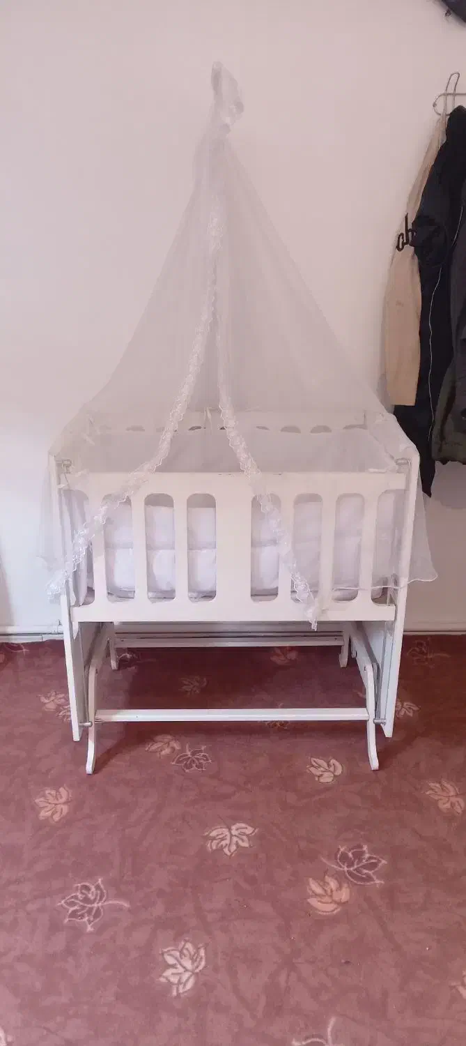 گهواره کنارتخت مادر|تخت و صندلی بچه|هشتگرد, سعید آباد|دیوار