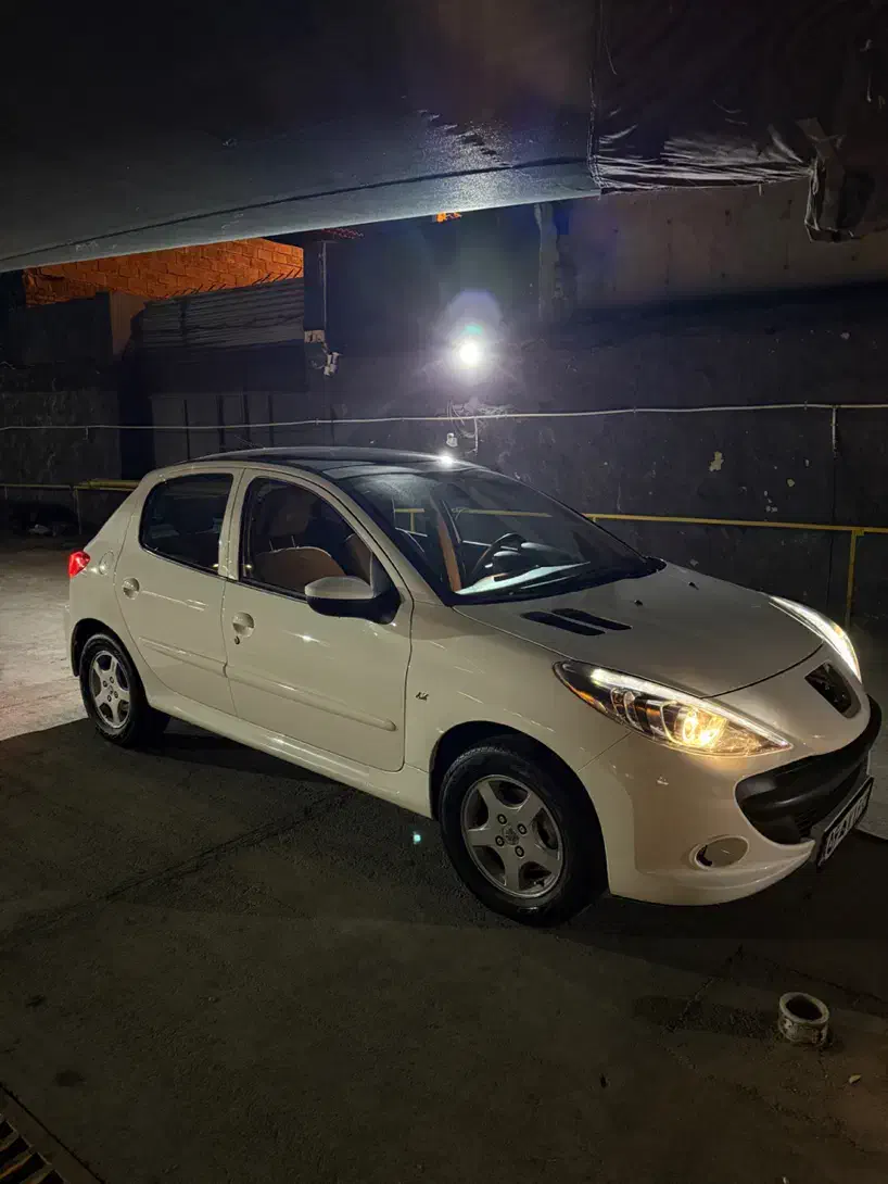 207پانا تمام فابریک تک برگ سند|خودرو سواری و وانت|شیراز, معالی‌آباد|دیوار