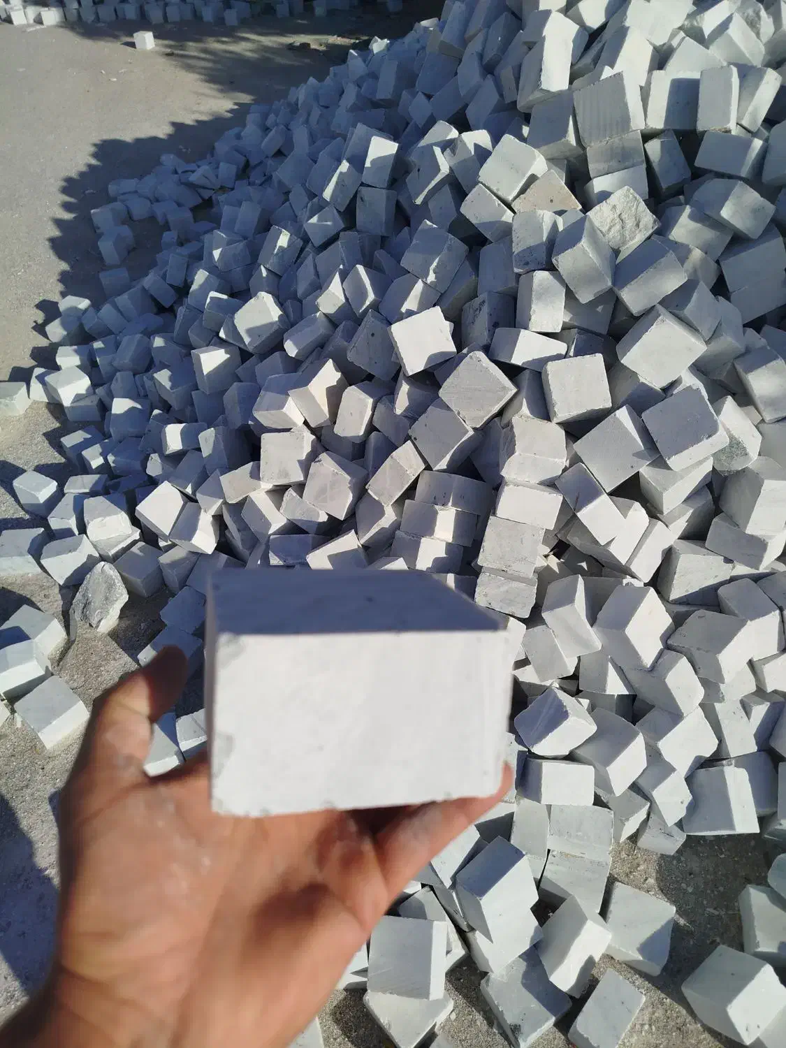 سنگ قلوه سفید/کوبیک/ سنگ جدولی /ریگ /کربنات کلسیم|عمدهفروشی|شیراز, هفت تنان|دیوار