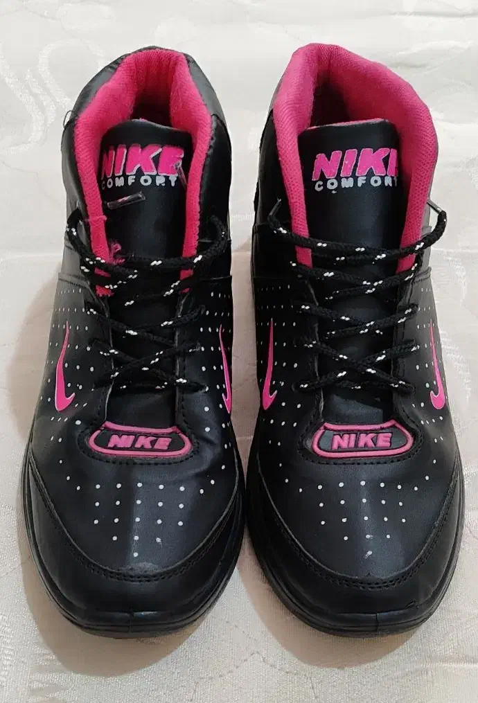 نیم بوت نایک|کیف، کفش، کمربند|قم, باجک دو|دیوار