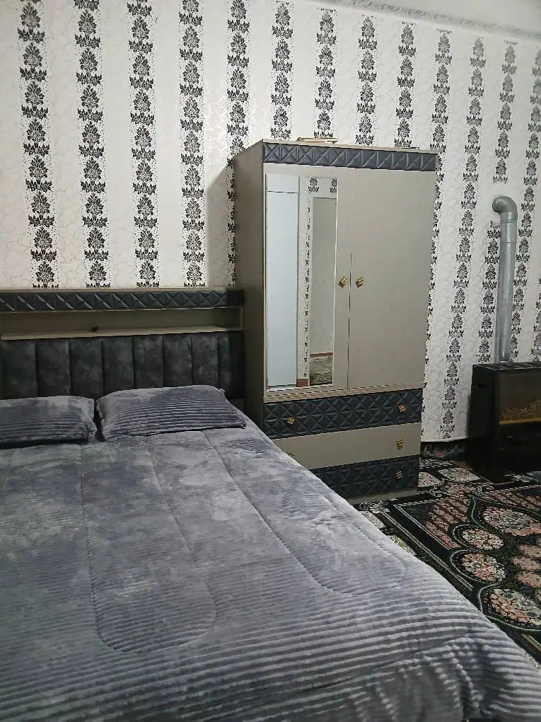 سرویس خواب دونفره|تخت و سرویس خواب|هشتگرد, هشتگرد قدیم|دیوار