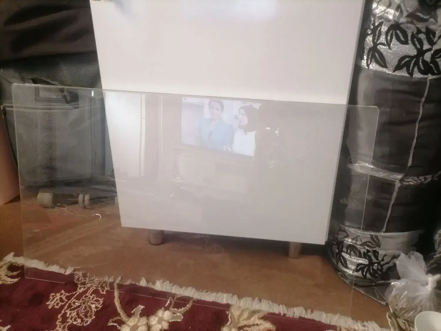 زد خش|تلویزیون و پروژکتور|لاجان, |دیوار