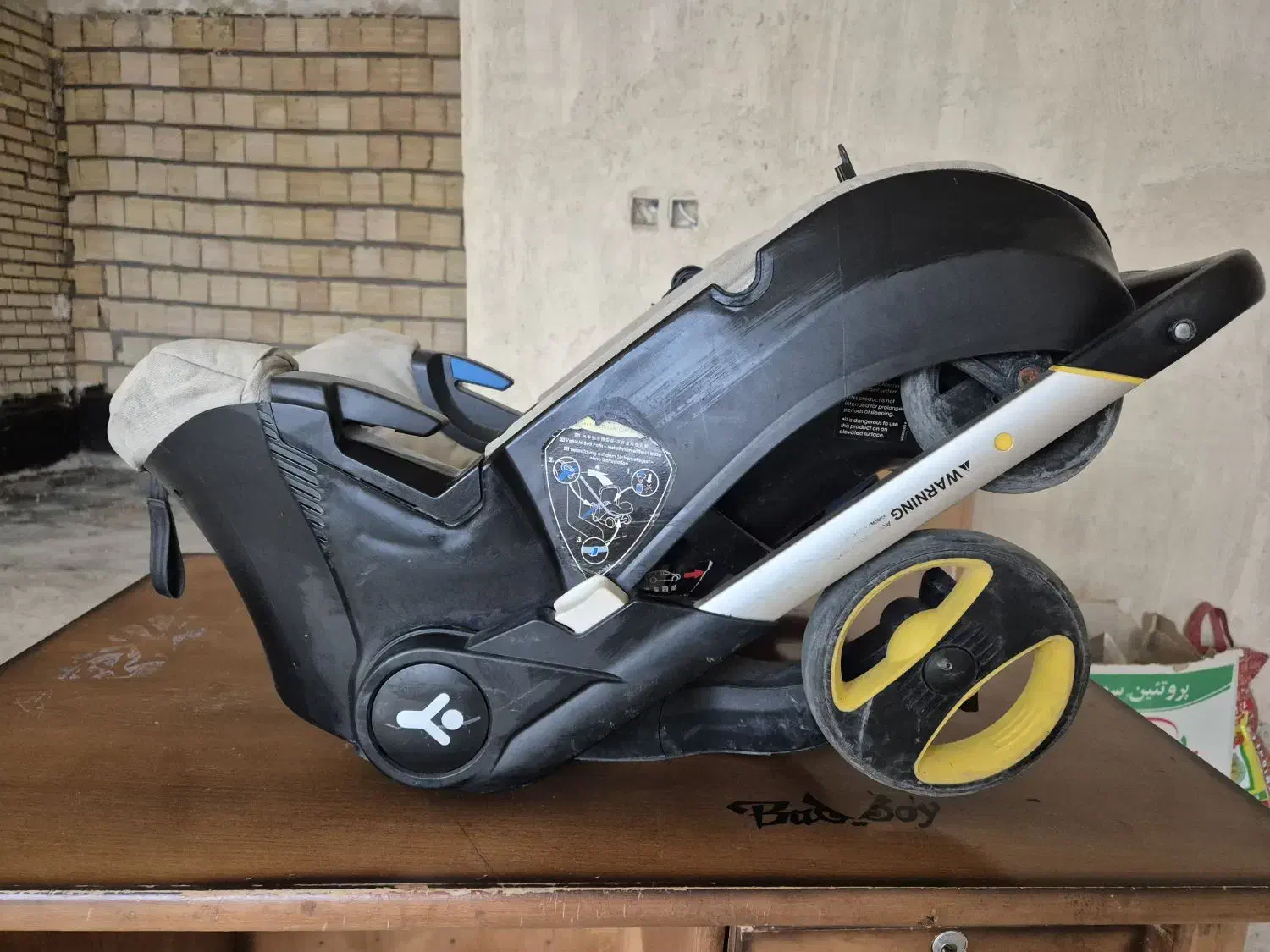 میز و کالسکه|کالسکه و لوازم جانبی|ایوان, |دیوار