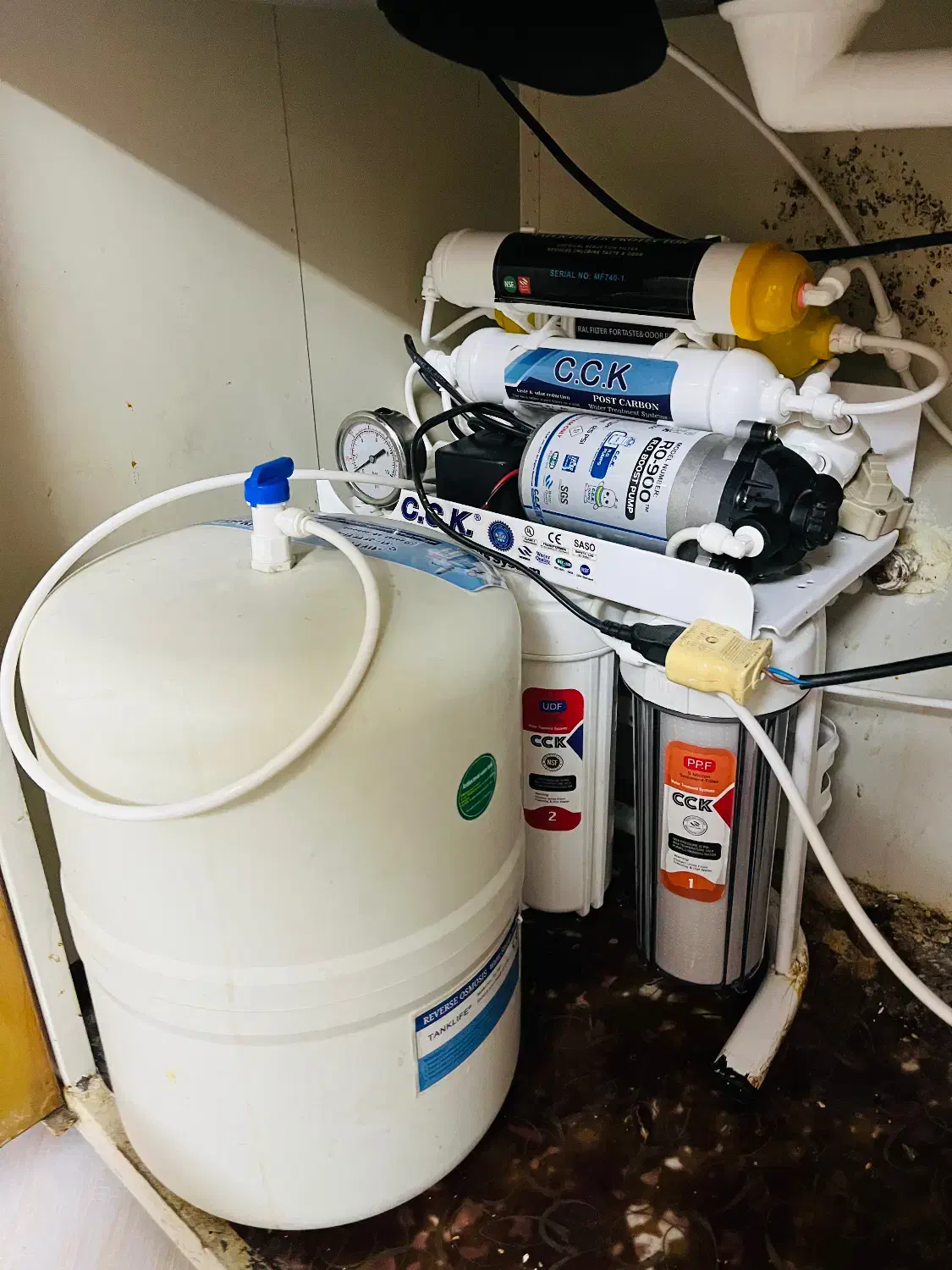 نصب دستگاه و تعویض فیلتر دستگاه تصفیه آب|آبسردکن و تصفیه آب|جهرم, |دیوار