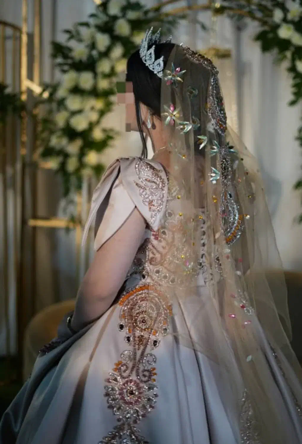 تخفیف ویژه لباس عروس عقد و حنابندان سنگ دوزی لوکس|لباس|بندرعباس, |دیوار