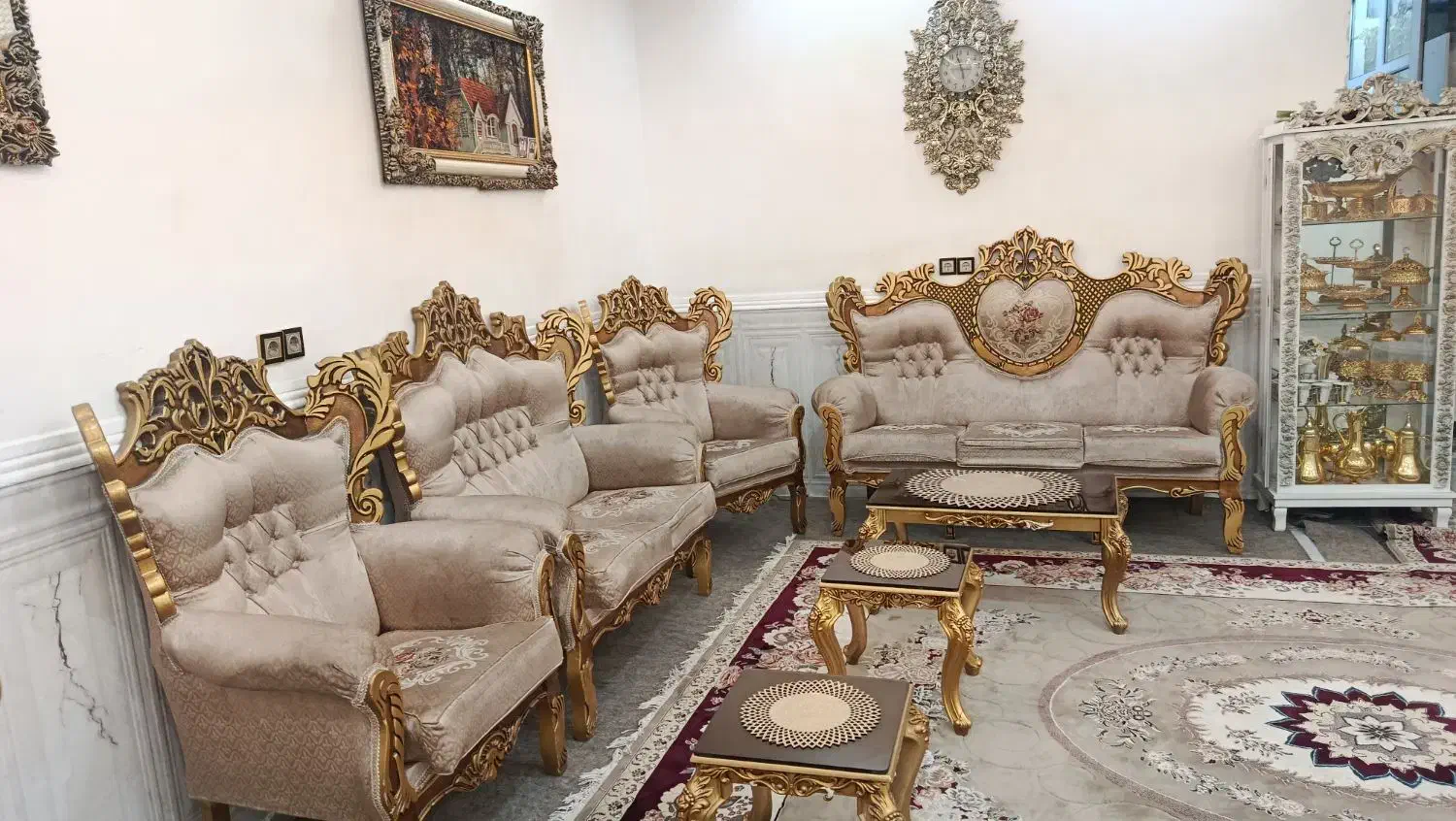 مبل سلطنتی هفت نفره با میز غذاخوری شش نفره|مبلمان خانگی و میز عسلی|اهواز, کمپلو جنوبی|دیوار