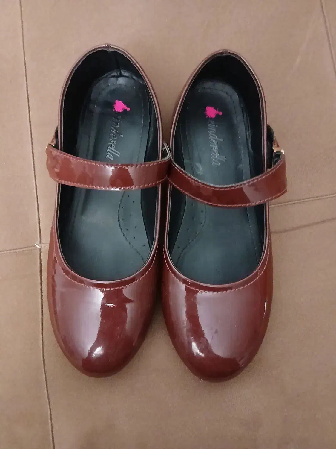 کفش بچه گانه|کیف، کفش، کمربند|تربت‌حیدریه, منظر|دیوار