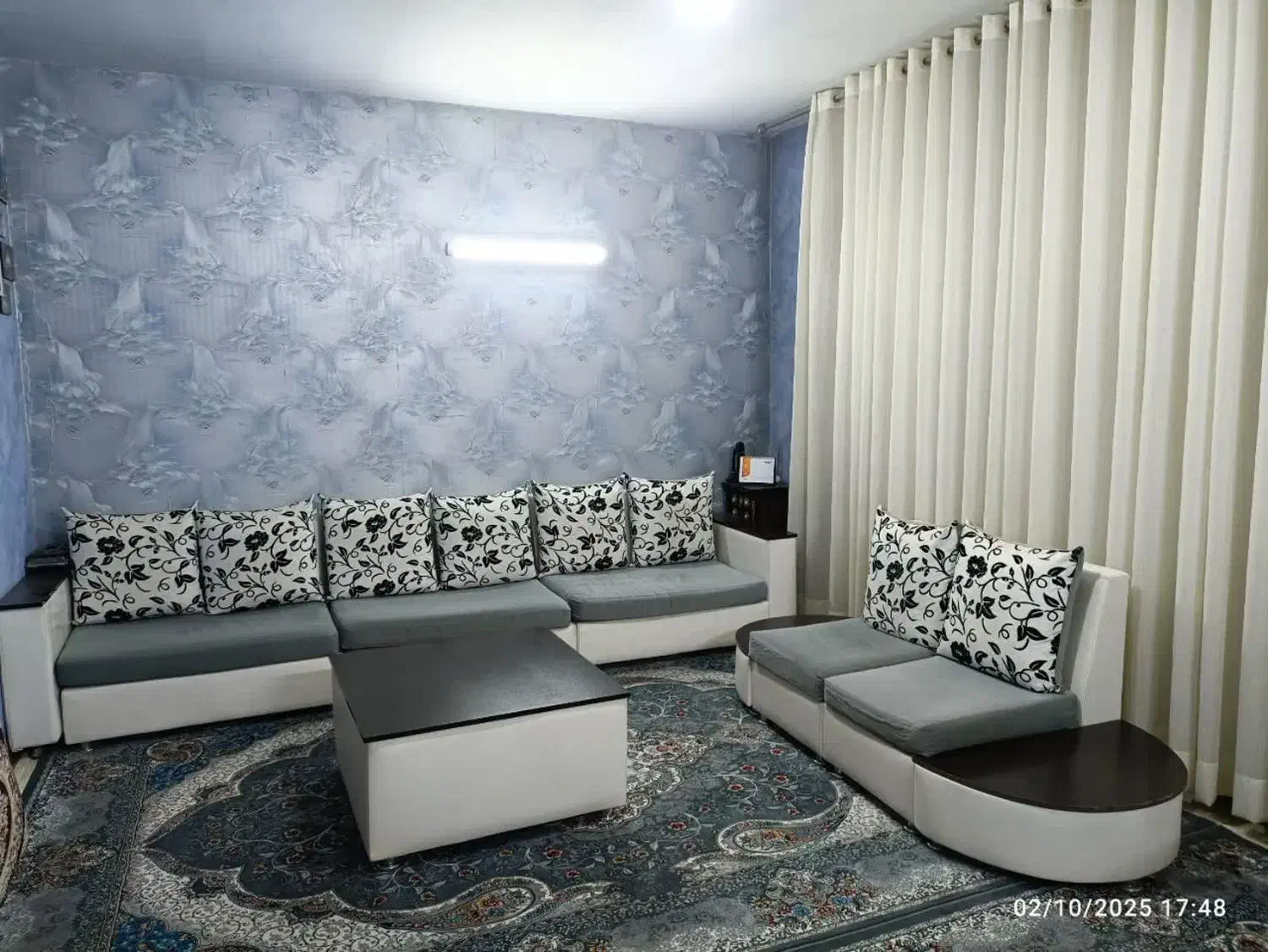 مبل 8 نفره کاملا سالم بدون پارگی و خرابی|مبلمان خانگی و میز عسلی|مشهد, شهرک مهرگان|دیوار