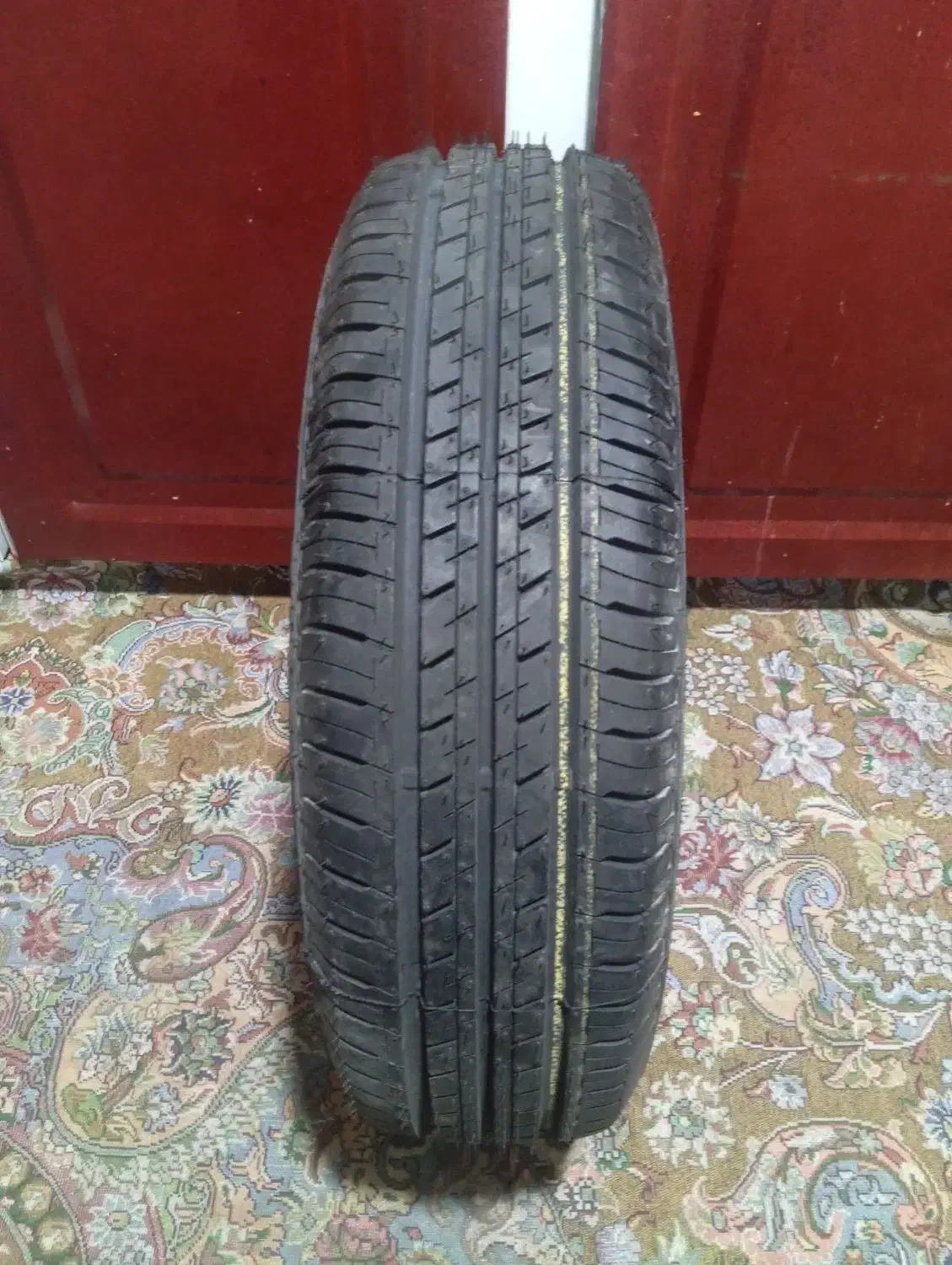 یک عدد لاستیک خودرو تیوبلس (بدون نیاز به تیوب )|قطعات یدکی و لوازم جانبی|یاسوج, |دیوار