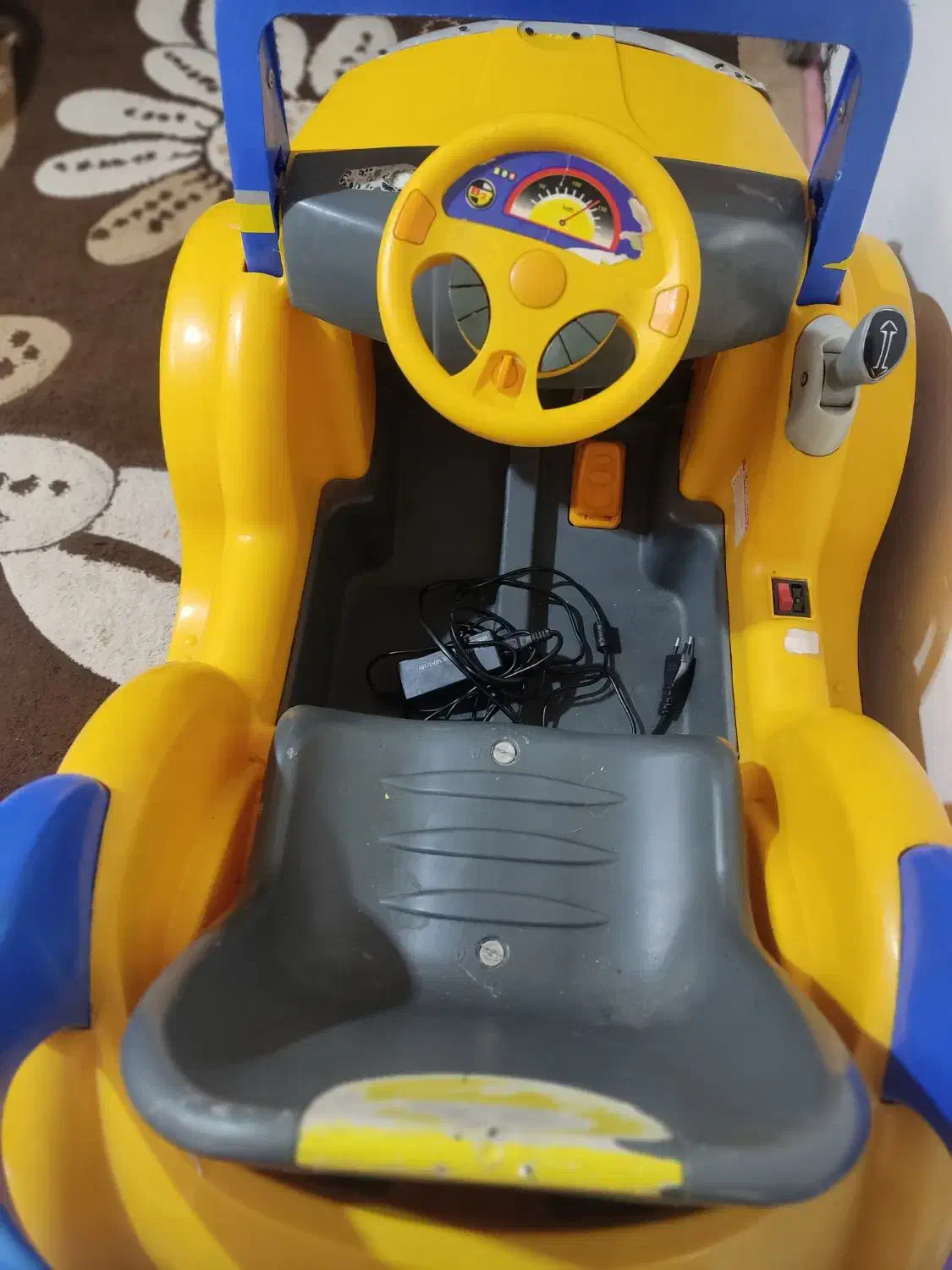 ماشین شارژی|اسباب‌بازی بچه|قروه, |دیوار