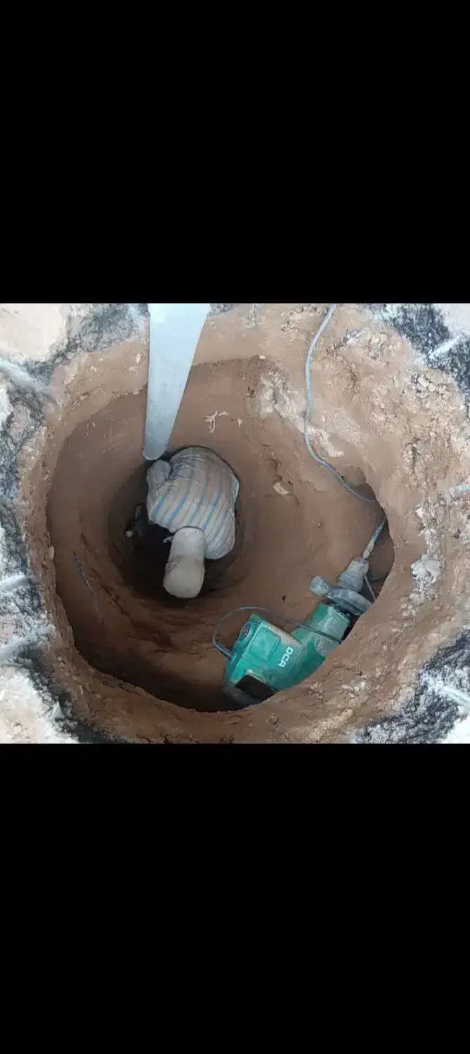 تخریب ساختمان وحفاری چاه اب وفاضلاب|خدمات پیشه و مهارت|گلپایگان, |دیوار