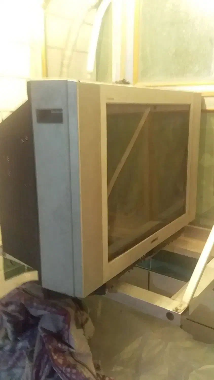 سلام تلویزیون ۲۵ اینج کاملا سالم فقط کنترل ندارد|تلویزیون و پروژکتور|باغ ملک, |دیوار