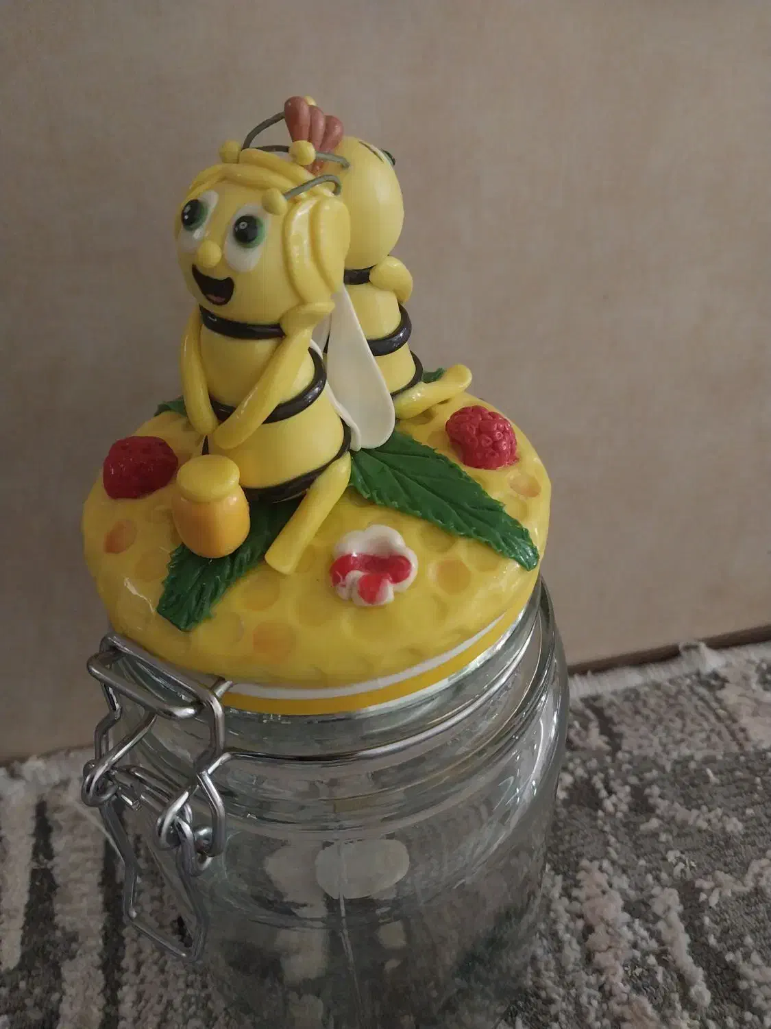 شیشه عسل زنبوری نو|ظروف نگهدارنده، پلاستیکی، یک‌بارمصرف|برخوار, |دیوار