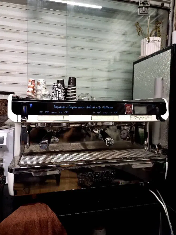 فروش فوری دستگاه اسپرسو|کافی‌شاپ و رستوران|شیراز, میرزاکوچک خان|دیوار