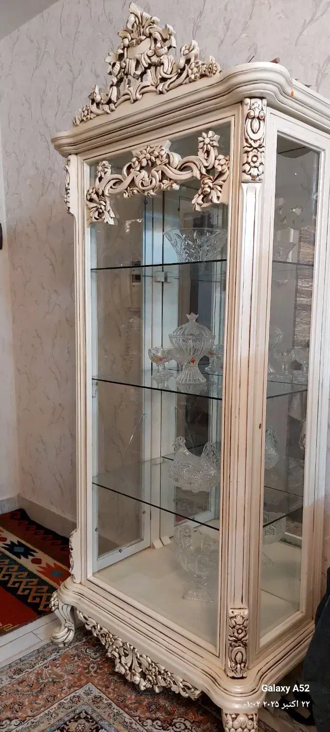 ویترین چوبی صدفی|بوفه، ویترین، کنسول|قم, سراجه (۱۵ خرداد)|دیوار