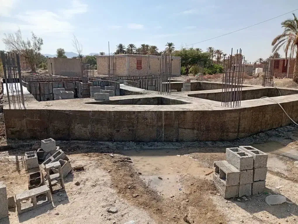 بتن ریزی با دستگاه دیزل خلاطه کویتی|خدمات پیشه و مهارت|کهنوج, |دیوار