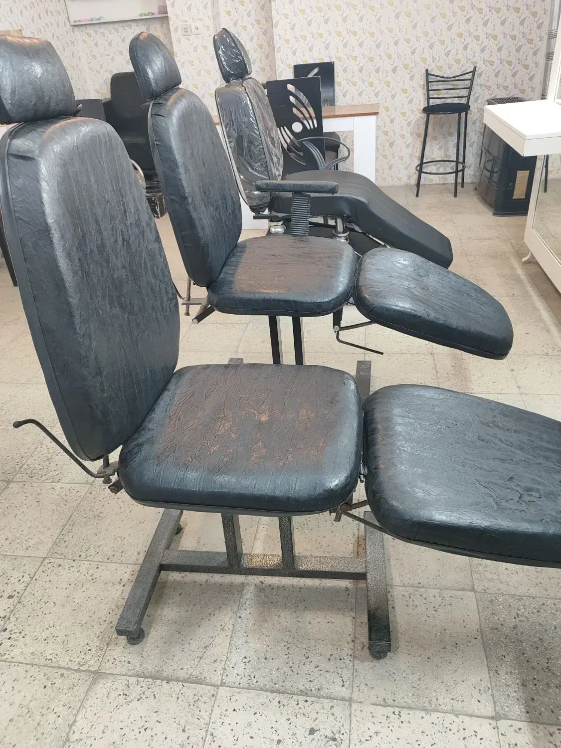 سه عدد صندلی اصلاح|آرایشگاه و سالن‌های زیبایی|ملایر, |دیوار