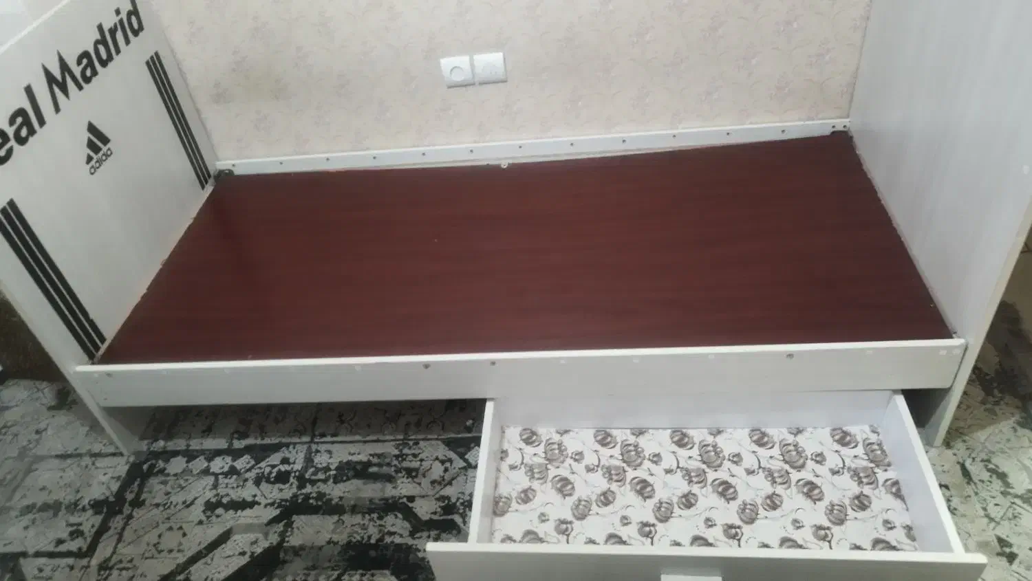 تخت نوجوان با تشکر رویال|تخت و سرویس خواب|تهران, بهداشت|دیوار