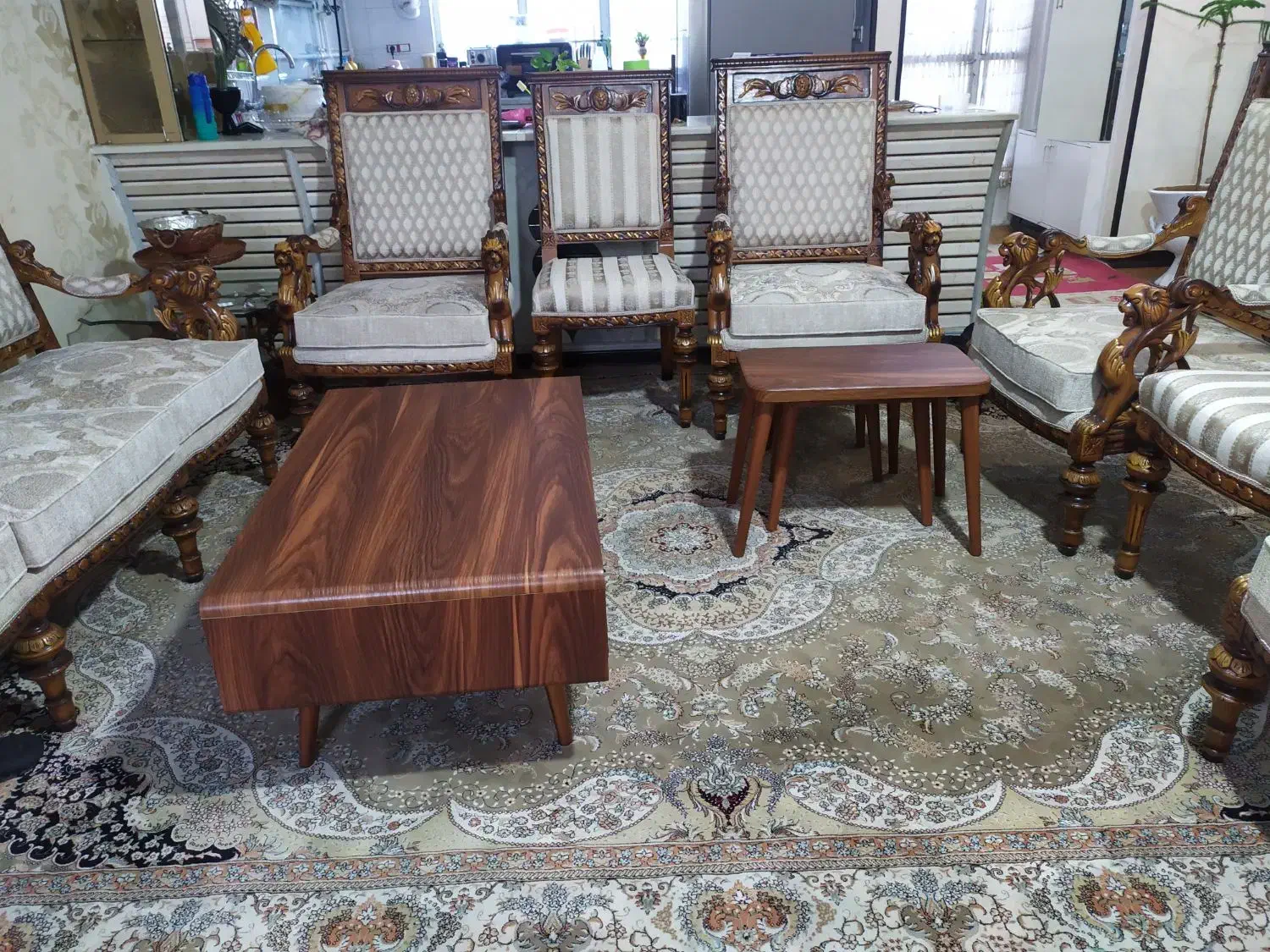 فروش فوری مبل بدلیل جابجایی|مبلمان خانگی و میز عسلی|فولادشهر, B7|دیوار