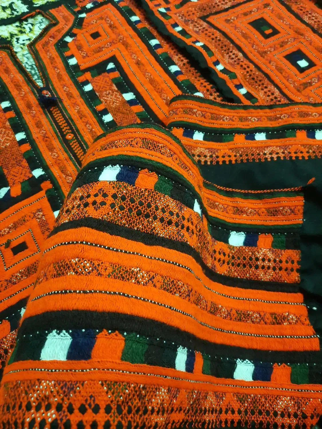 زی استین گدین|لباس|سراوان, |دیوار