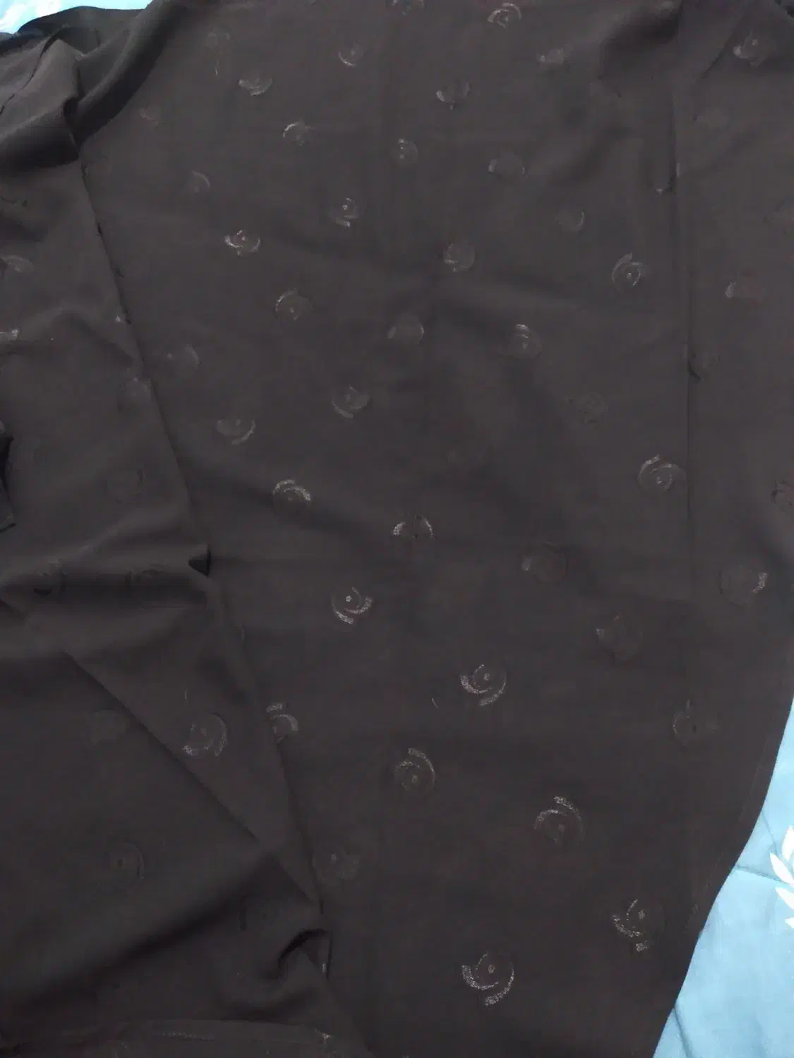 چادر مشکی دوخته شده .نو|لباس|بومهن, |دیوار